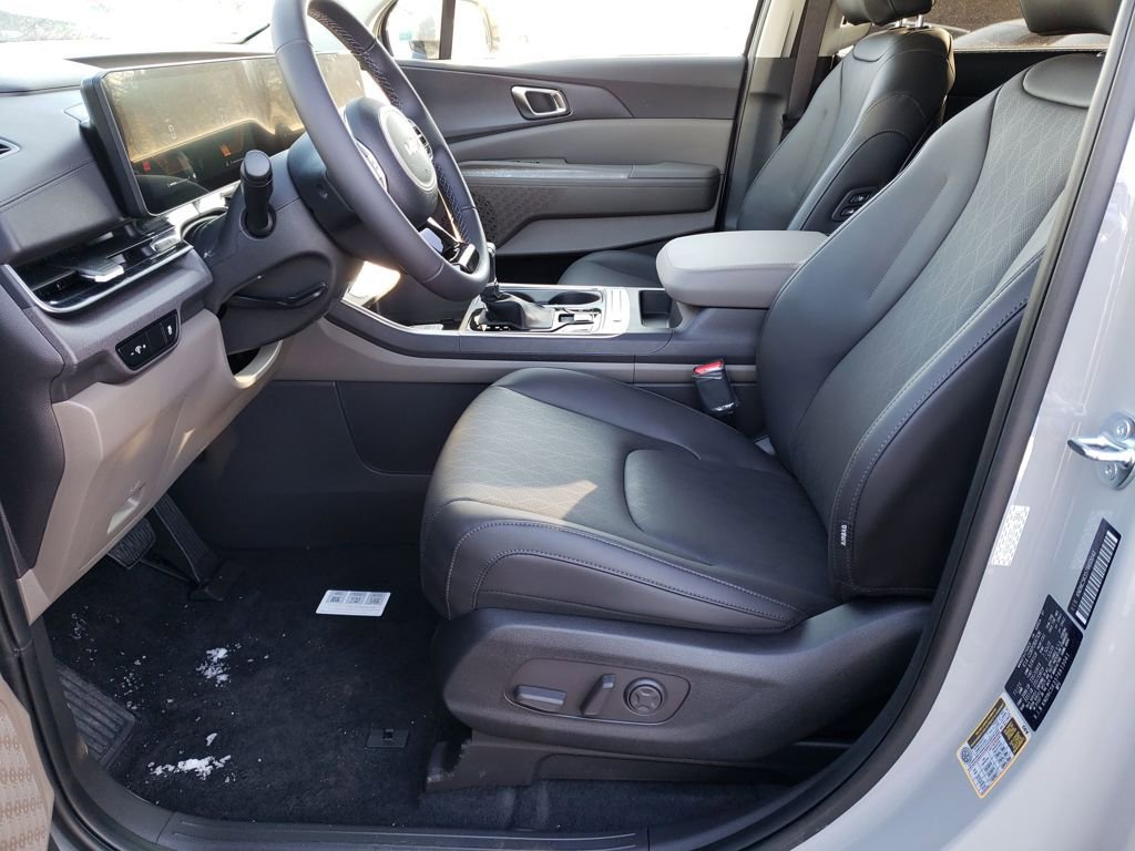 New 2026 Kia Carnival EX FWD image 15