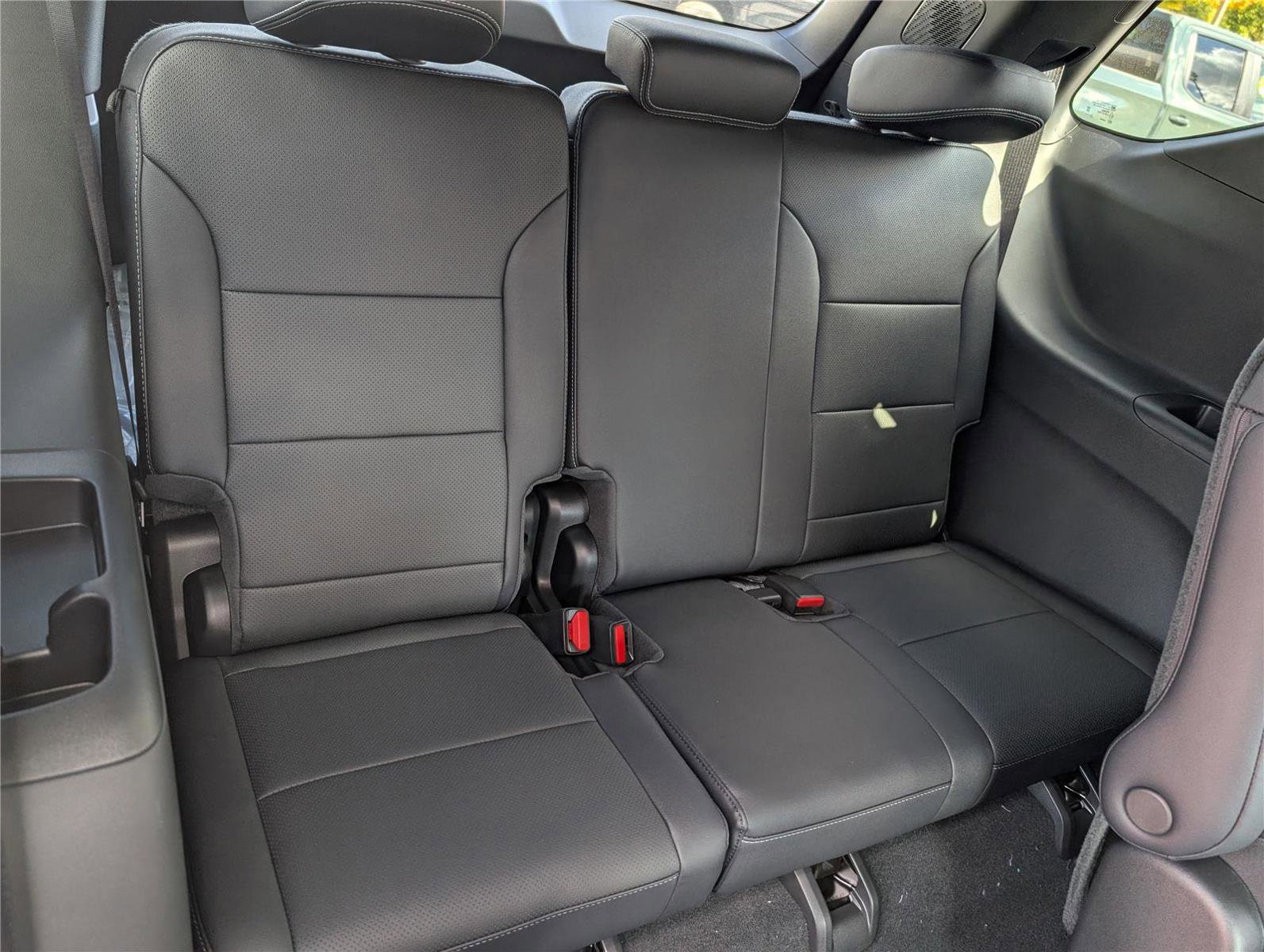 New 2026 Chevrolet Traverse LT w/ Midnight/Sport Edition image 9