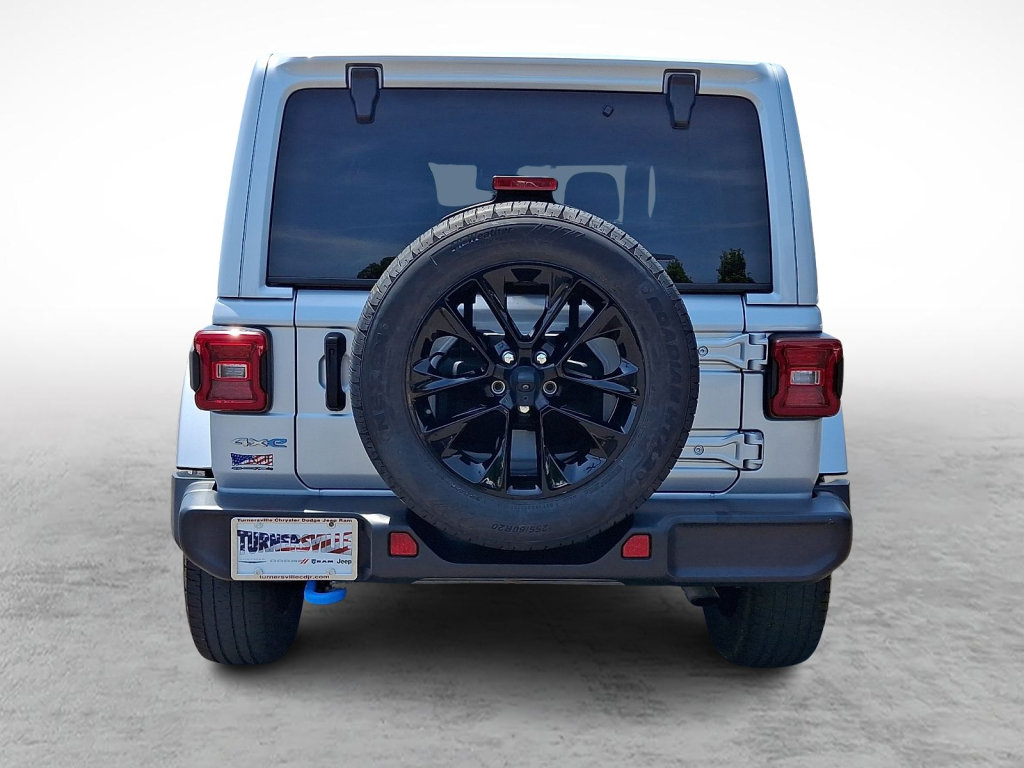 Used 2024 Jeep Wrangler Unlimited Sahara AWD/4WD image 4