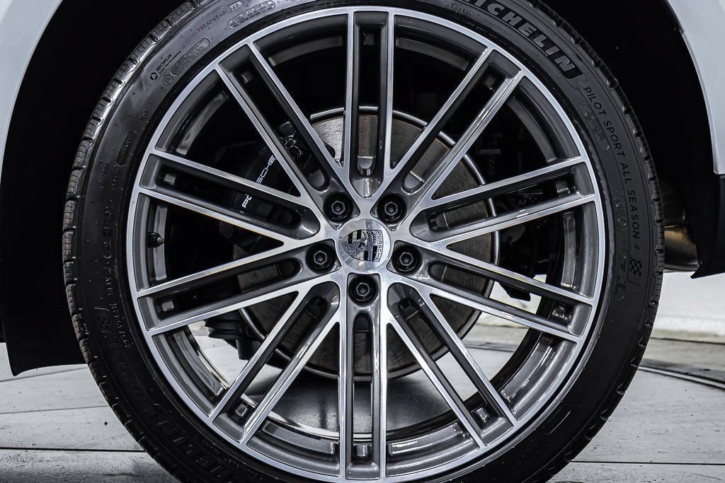 Certified 2025 Porsche Macan AWD/4WD image 25