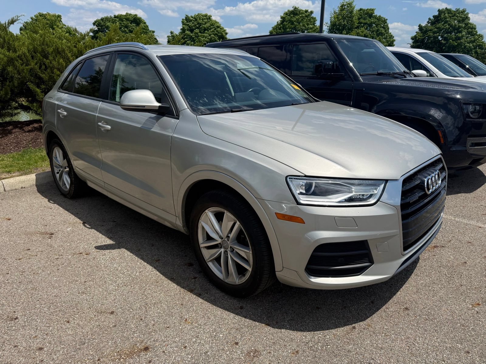 Used 2017 Audi Q3 2.0T Premium w/ Convenience Package AWD/4WD image 3