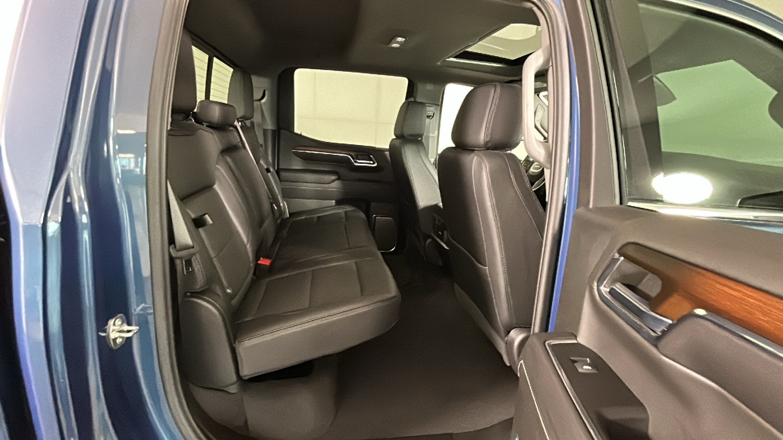Used 2024 GMC Sierra 1500 Denali AWD/4WD image 36