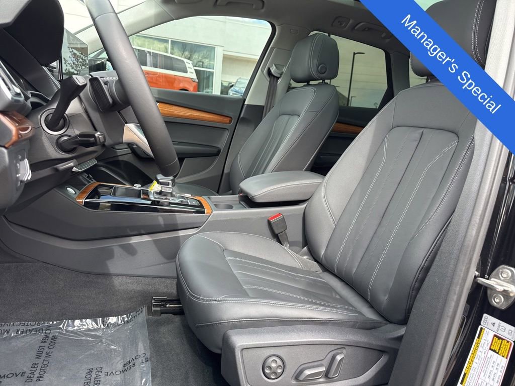 Used 2023 Audi Q5 2.0T Premium w/ Convenience Package AWD/4WD image 9