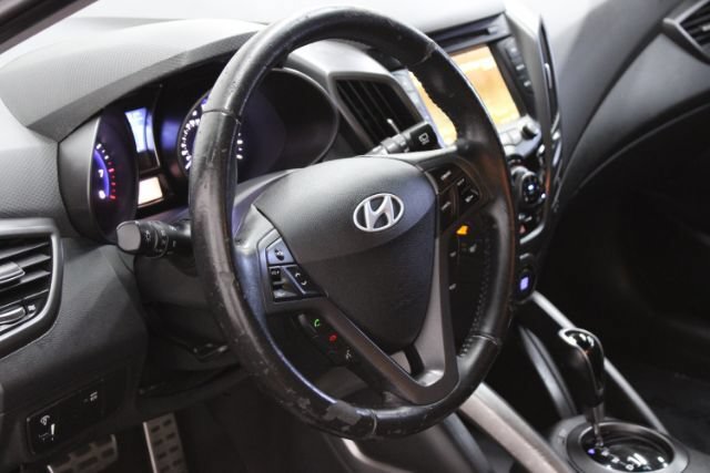 Used 2013 Hyundai Veloster Turbo FWD image 16
