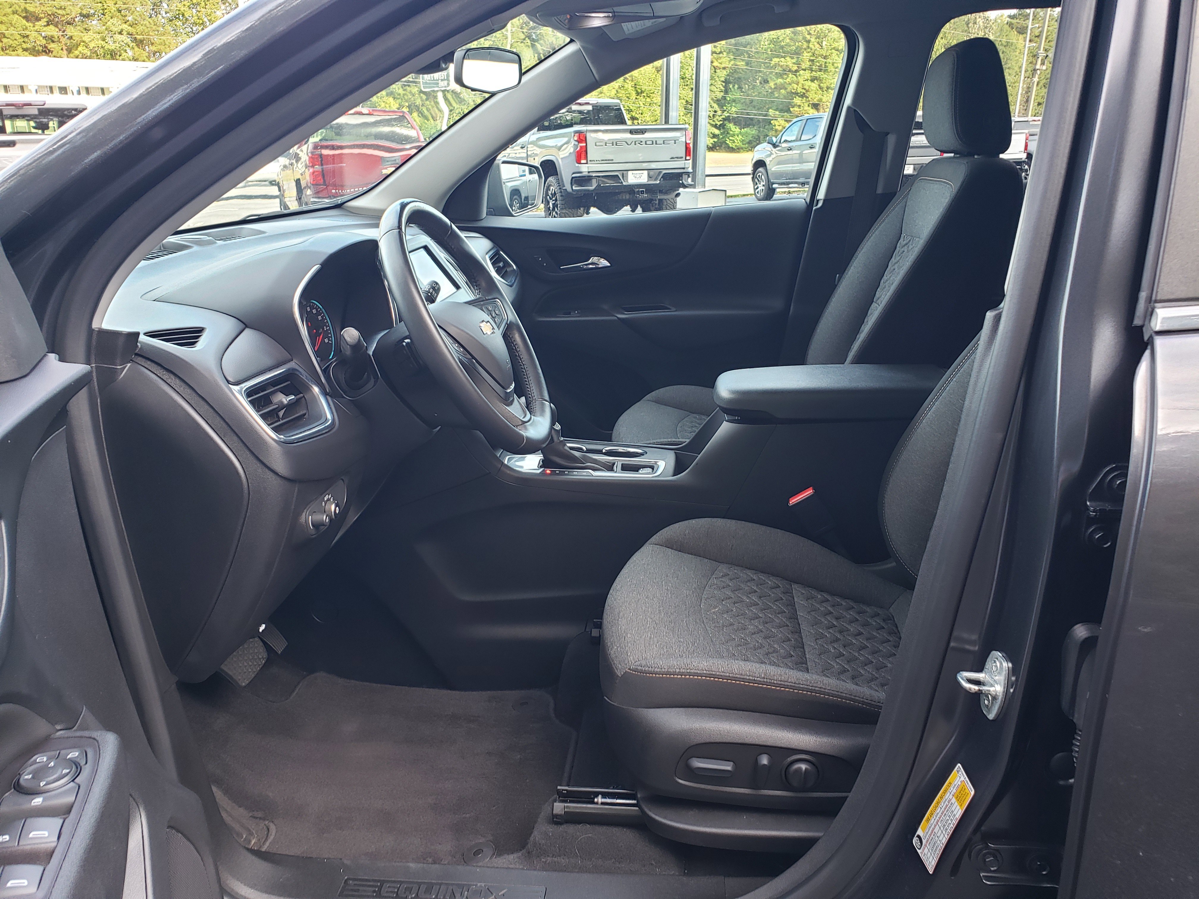 Used 2022 Chevrolet Equinox LT w/ Driver Convenience Package image 30