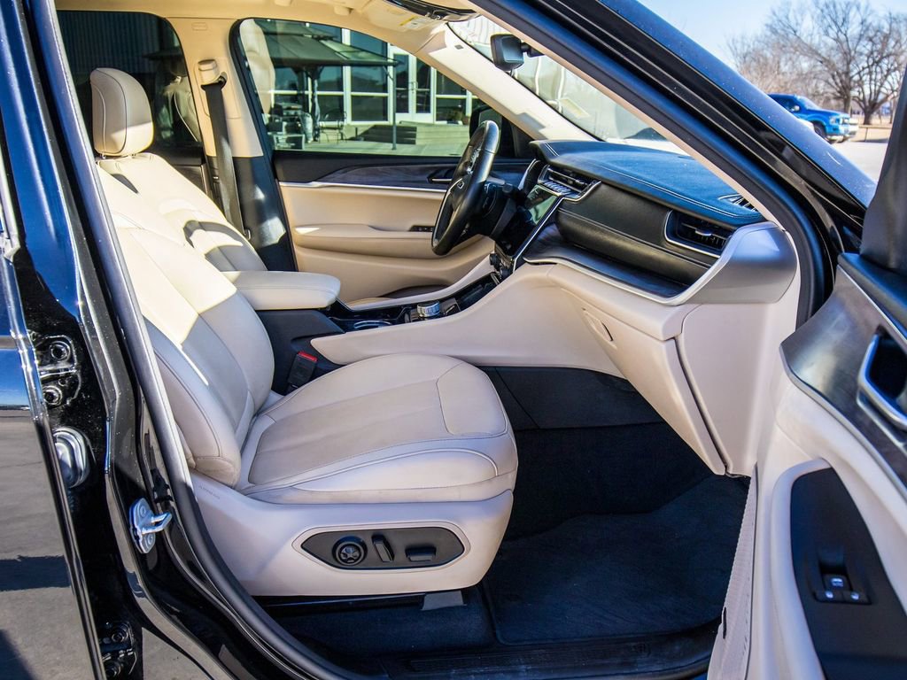 Used 2022 Jeep Grand Cherokee L Limited image 18