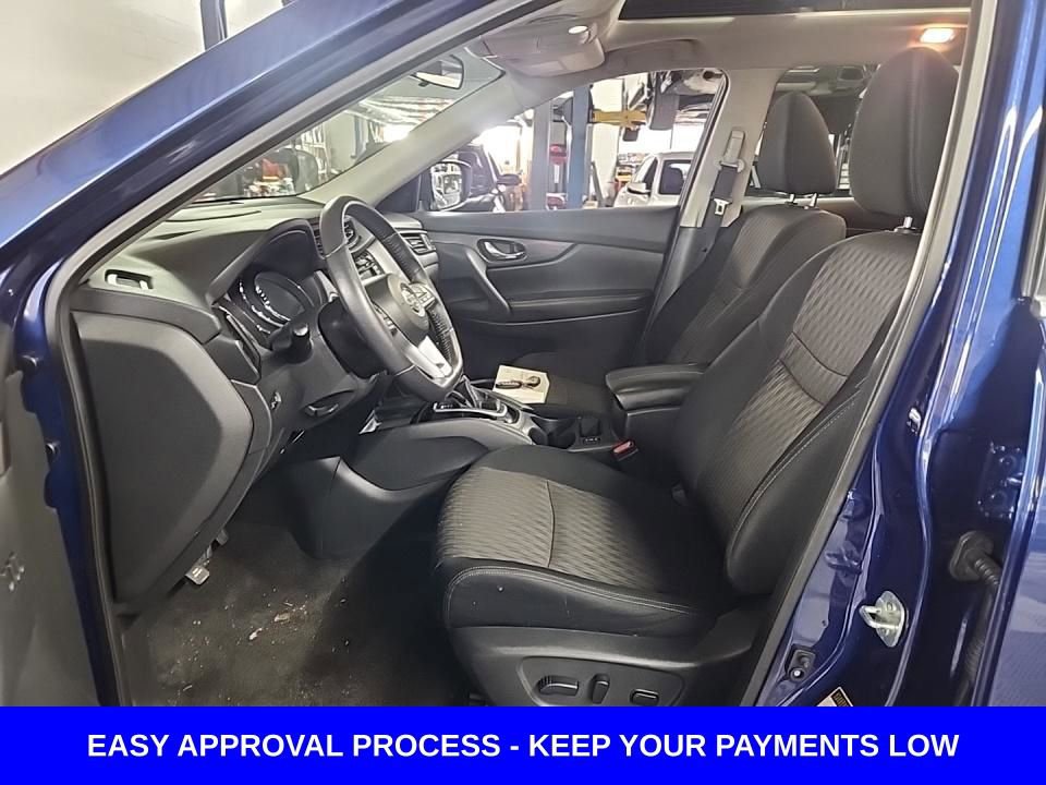 Used 2018 Nissan Rogue SV w/ Sun & Sound Touring Package image 11