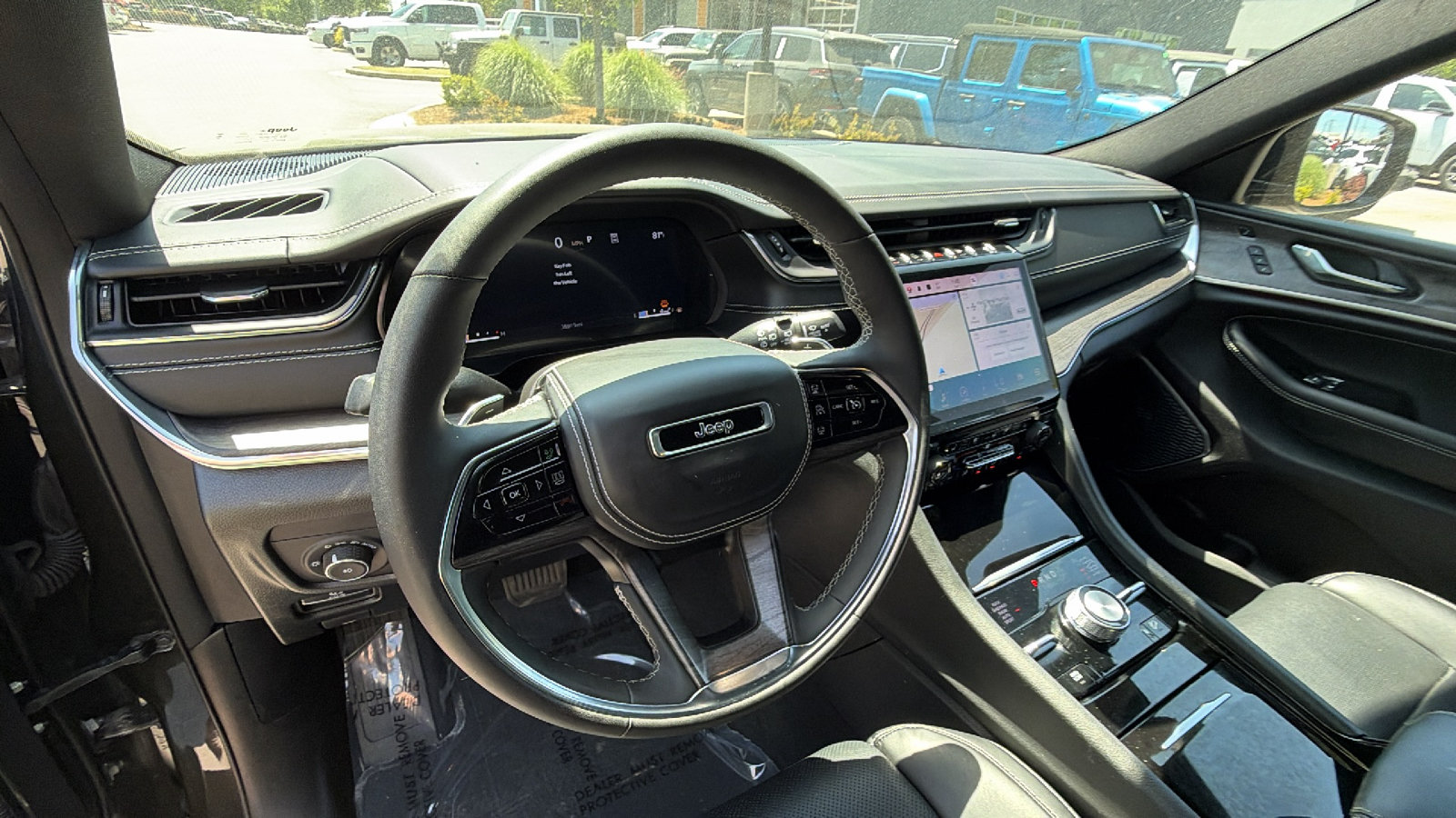 Used 2025 Jeep Grand Cherokee Overland w/ Luxury Tech Group IV AWD/4WD image 25