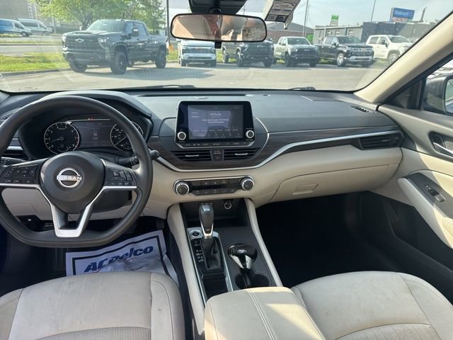 Used 2025 Nissan Altima 2.5 SV FWD image 28