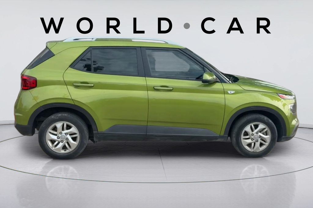 Used 2020 Hyundai Venue SEL FWD image 2