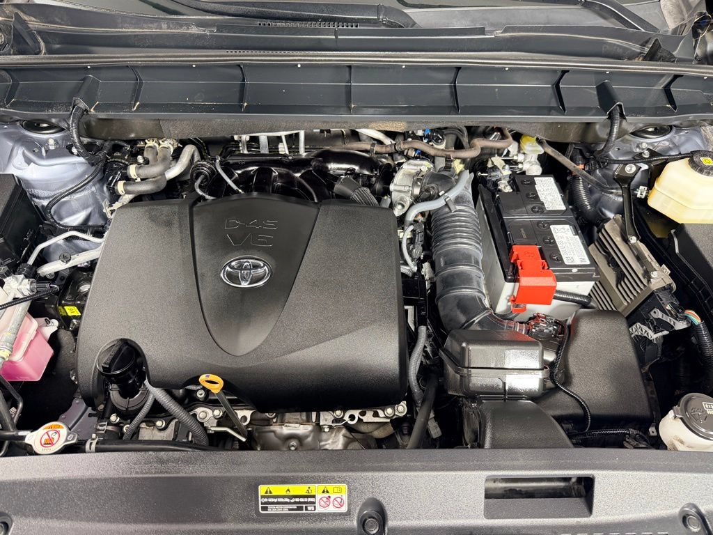 Used 2022 Toyota Highlander XLE FWD image 34