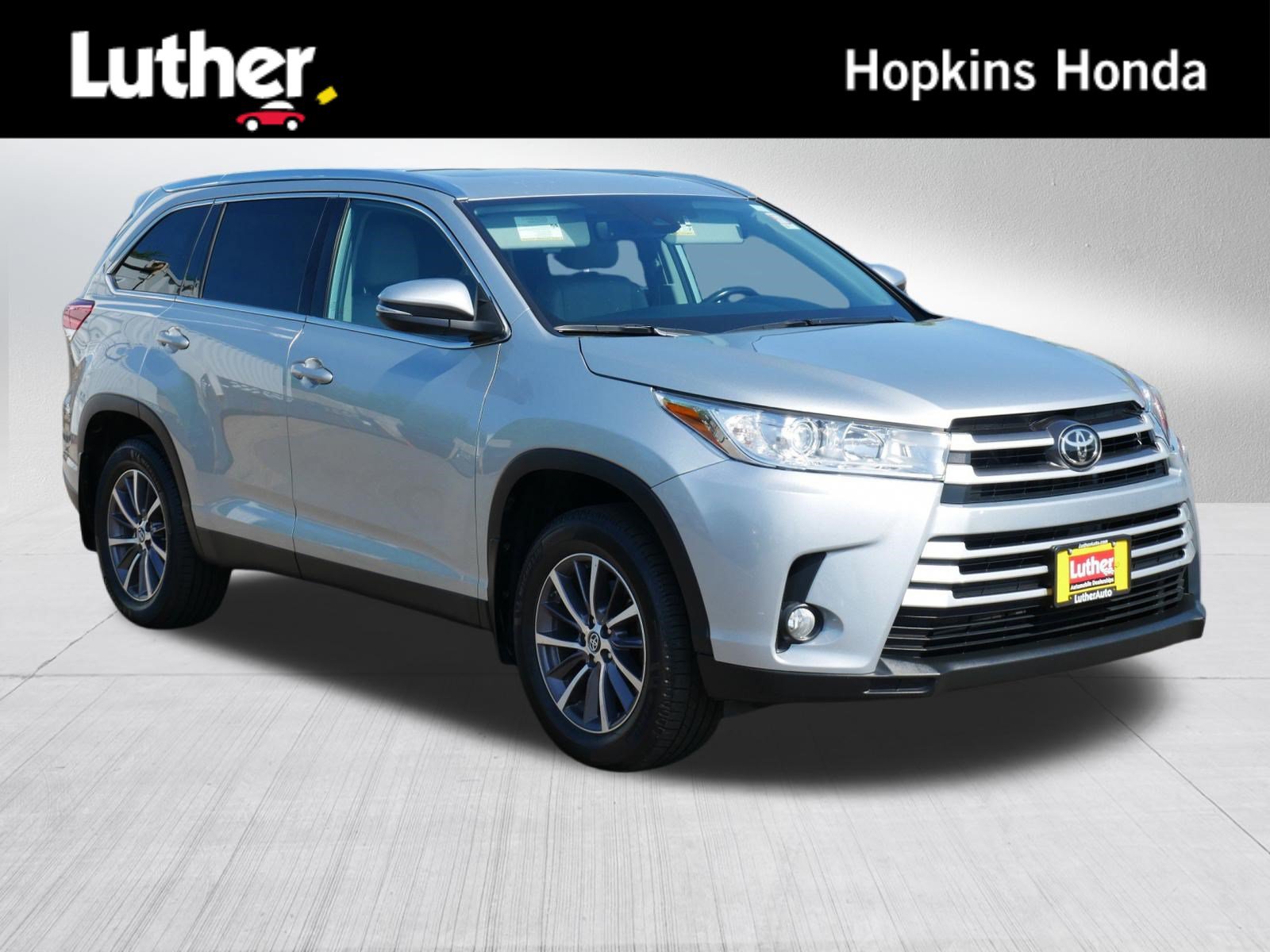 Used 2019 Toyota Highlander XLE AWD/4WD image 1