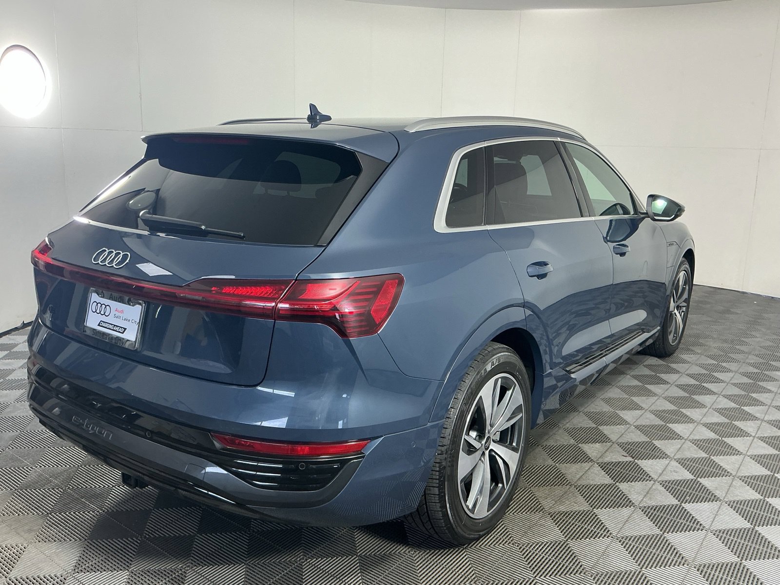 Used 2024 Audi Q8 e-tron Premium Plus w/ Premium Plus Package AWD/4WD image 9