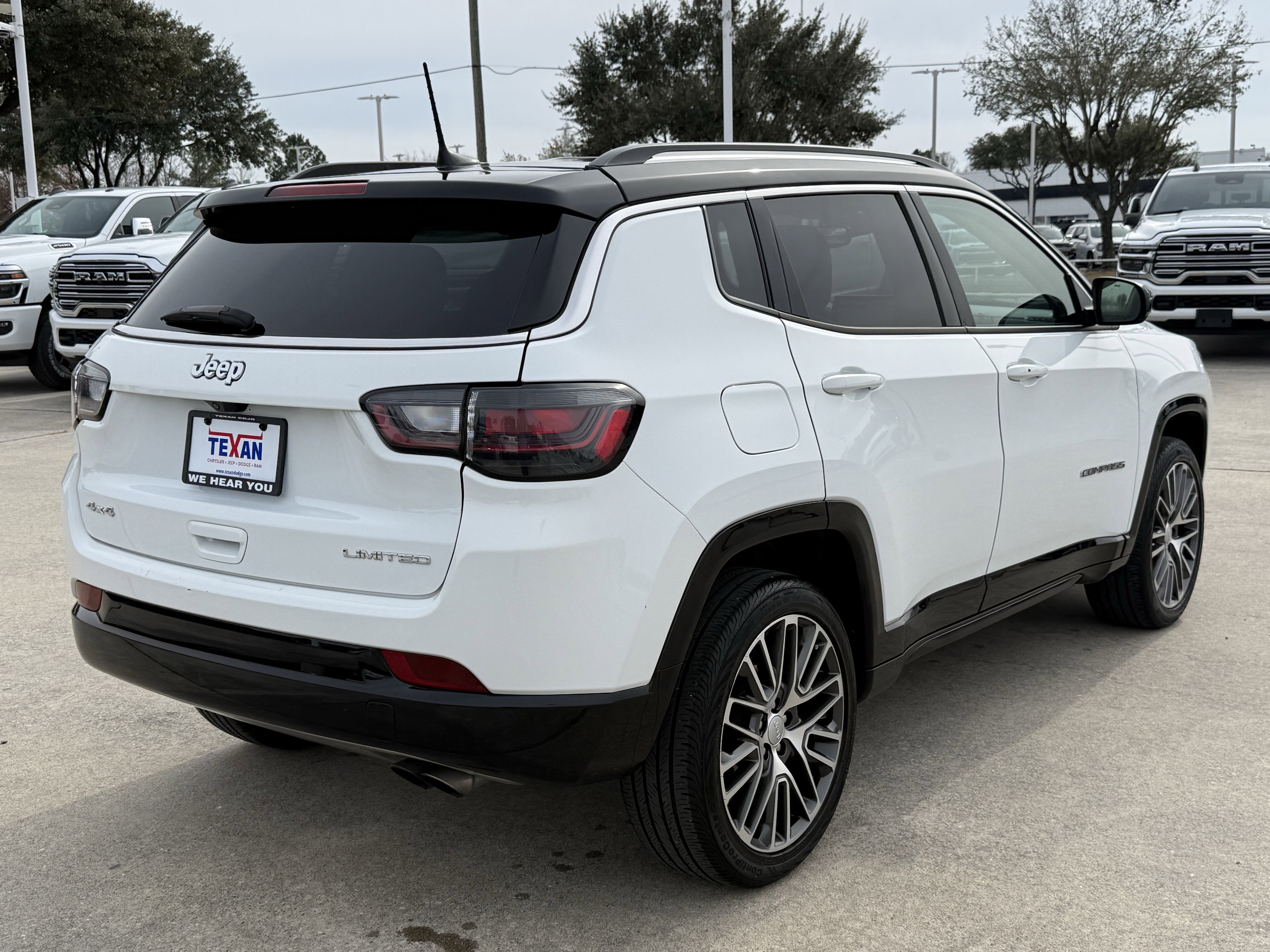 Used 2022 Jeep Compass Limited w/ Elite Group image 5