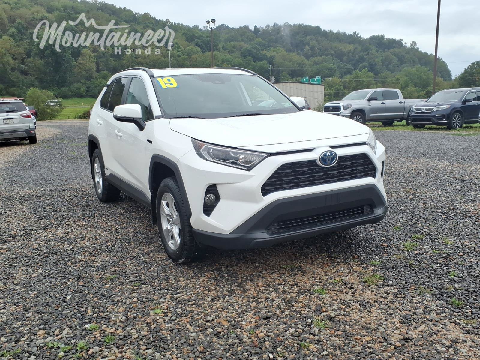 Used 2019 Toyota RAV4 XLE w/ Convenience Package AWD/4WD image 3