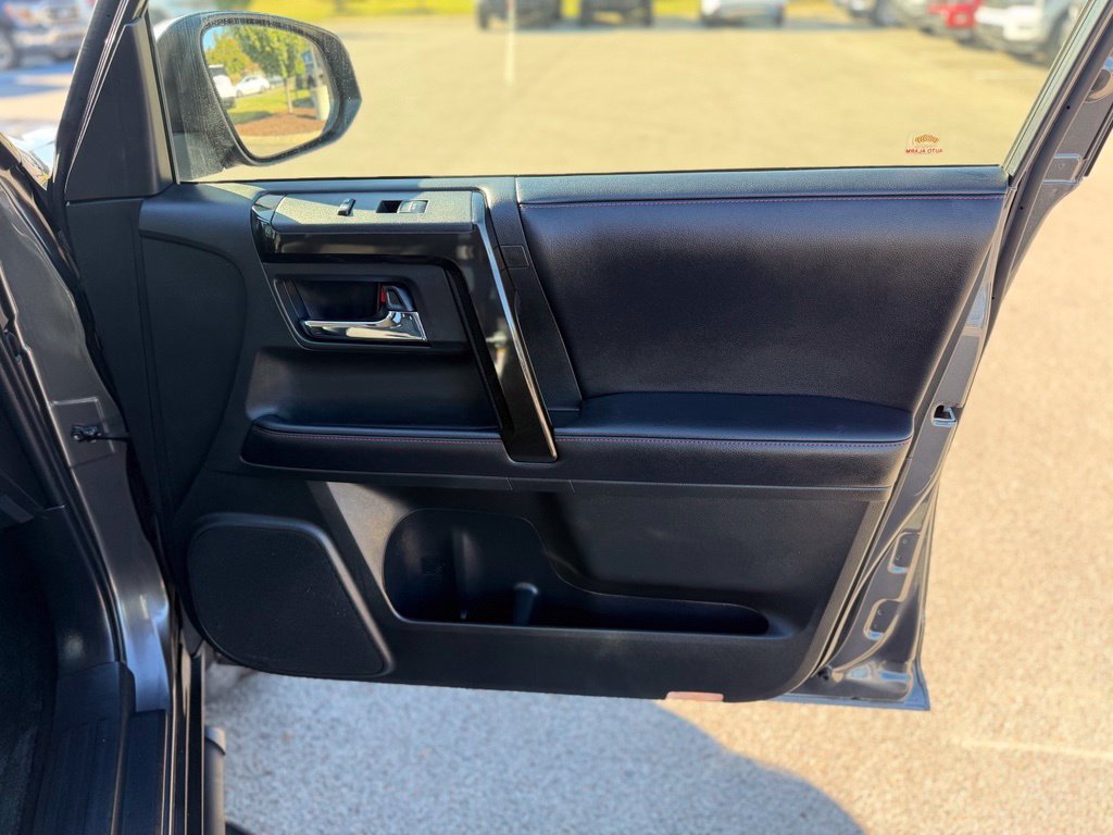 Used 2018 Toyota 4Runner TRD Off-Road AWD/4WD image 21