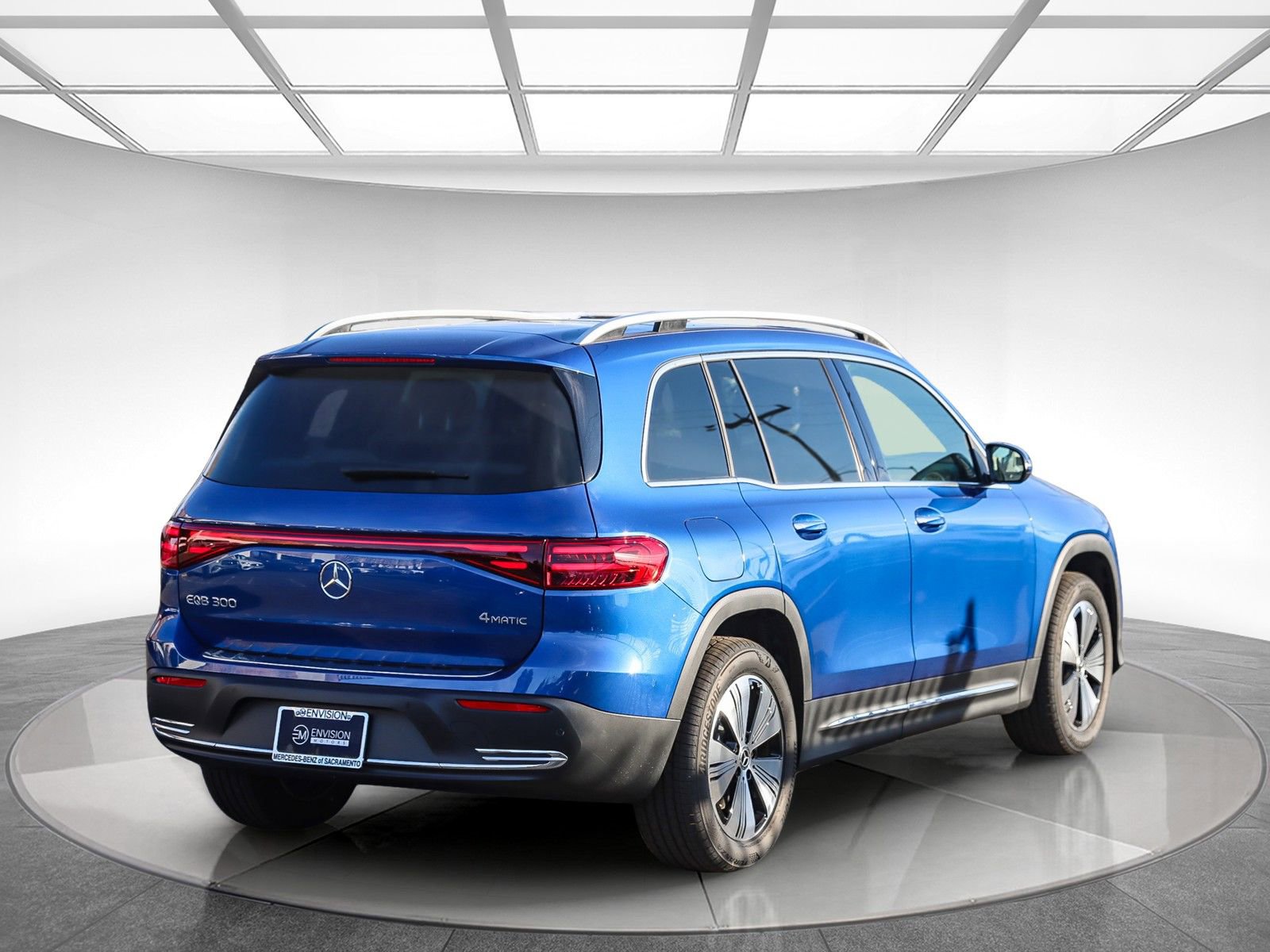 Used 2024 Mercedes-Benz EQB 300 4MATIC image 4