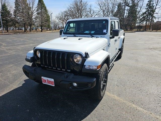 Used 2022 Jeep Gladiator Sport image 2