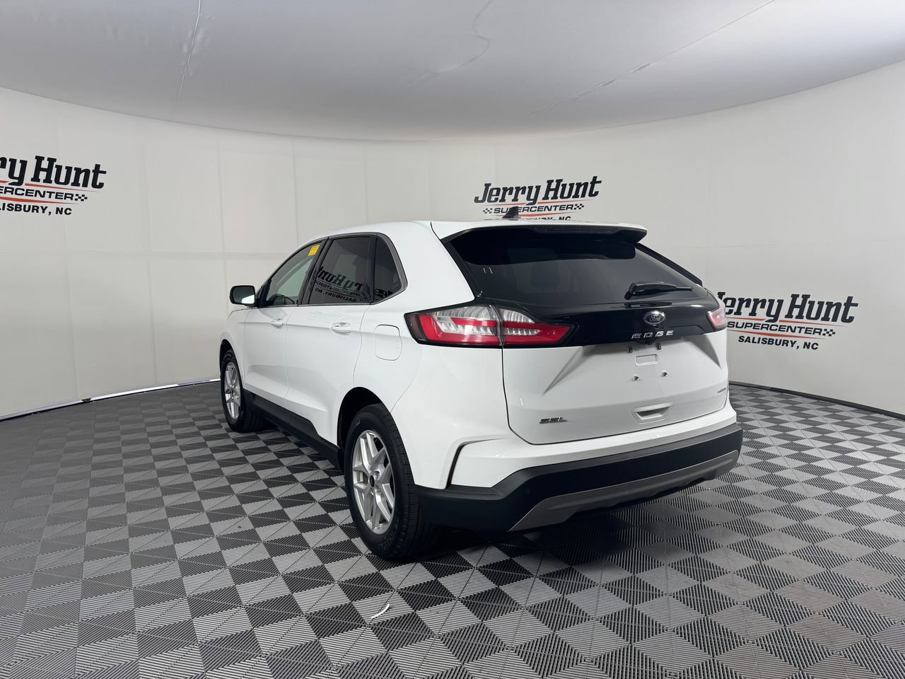 Used 2024 Ford Edge SEL image 5