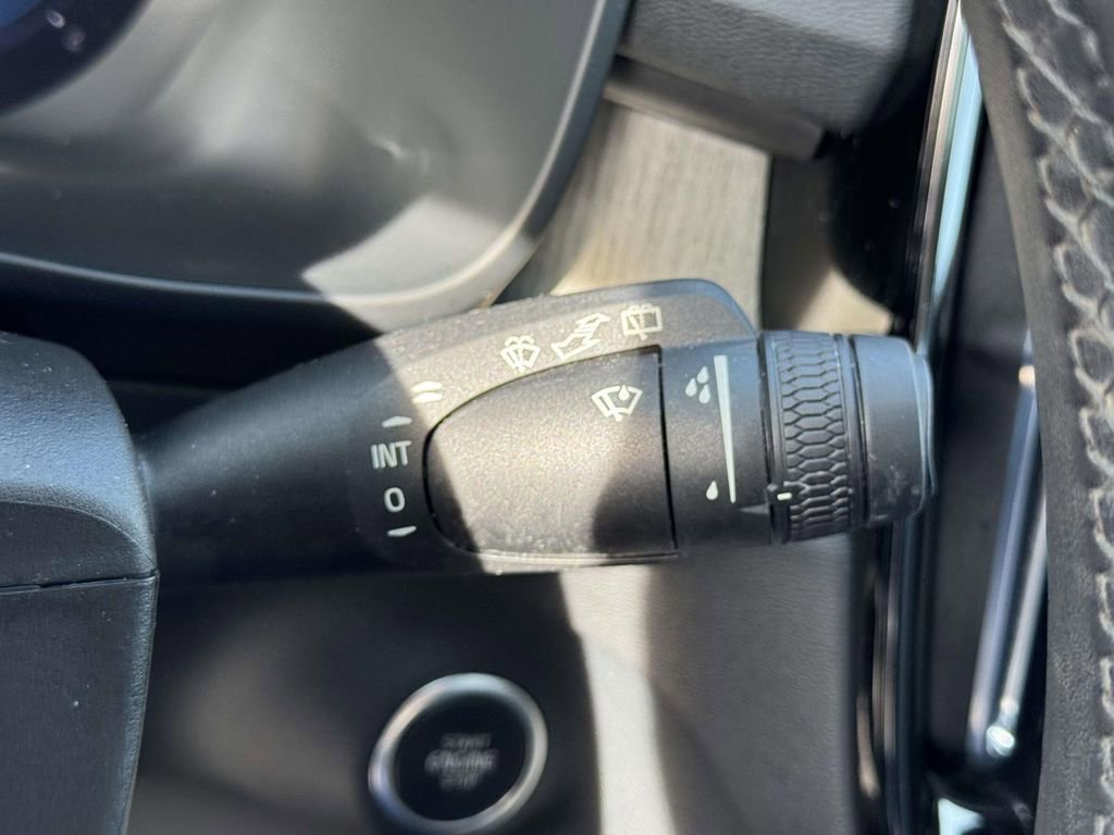 Certified 2023 Volvo XC40 B5 Plus w/ Climate Package image 22