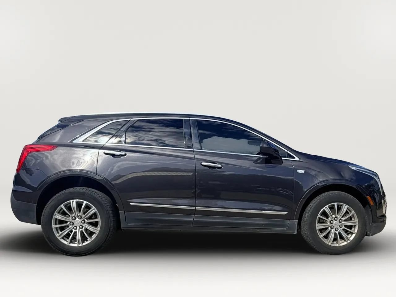 Used 2017 Cadillac XT5 Luxury w/ Driver Awareness Package FWD image 12