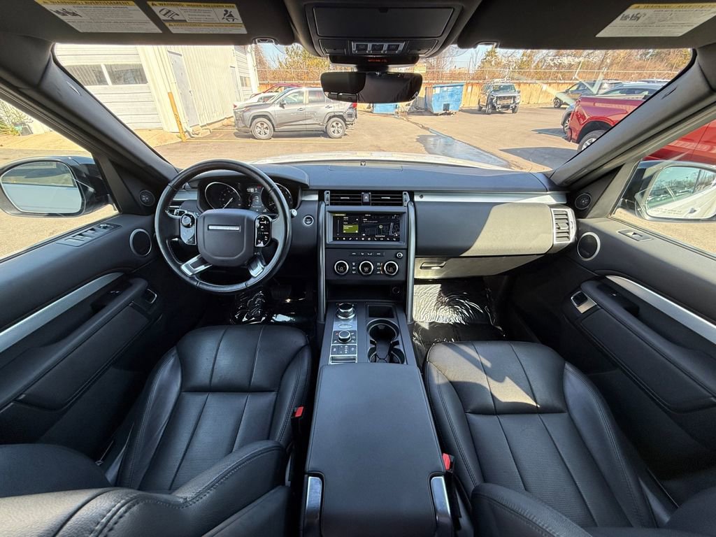 Used 2020 Land Rover Discovery Landmark image 23