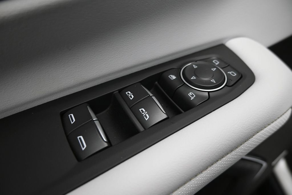 Used 2025 Chevrolet Tahoe Premier AWD/4WD image 11