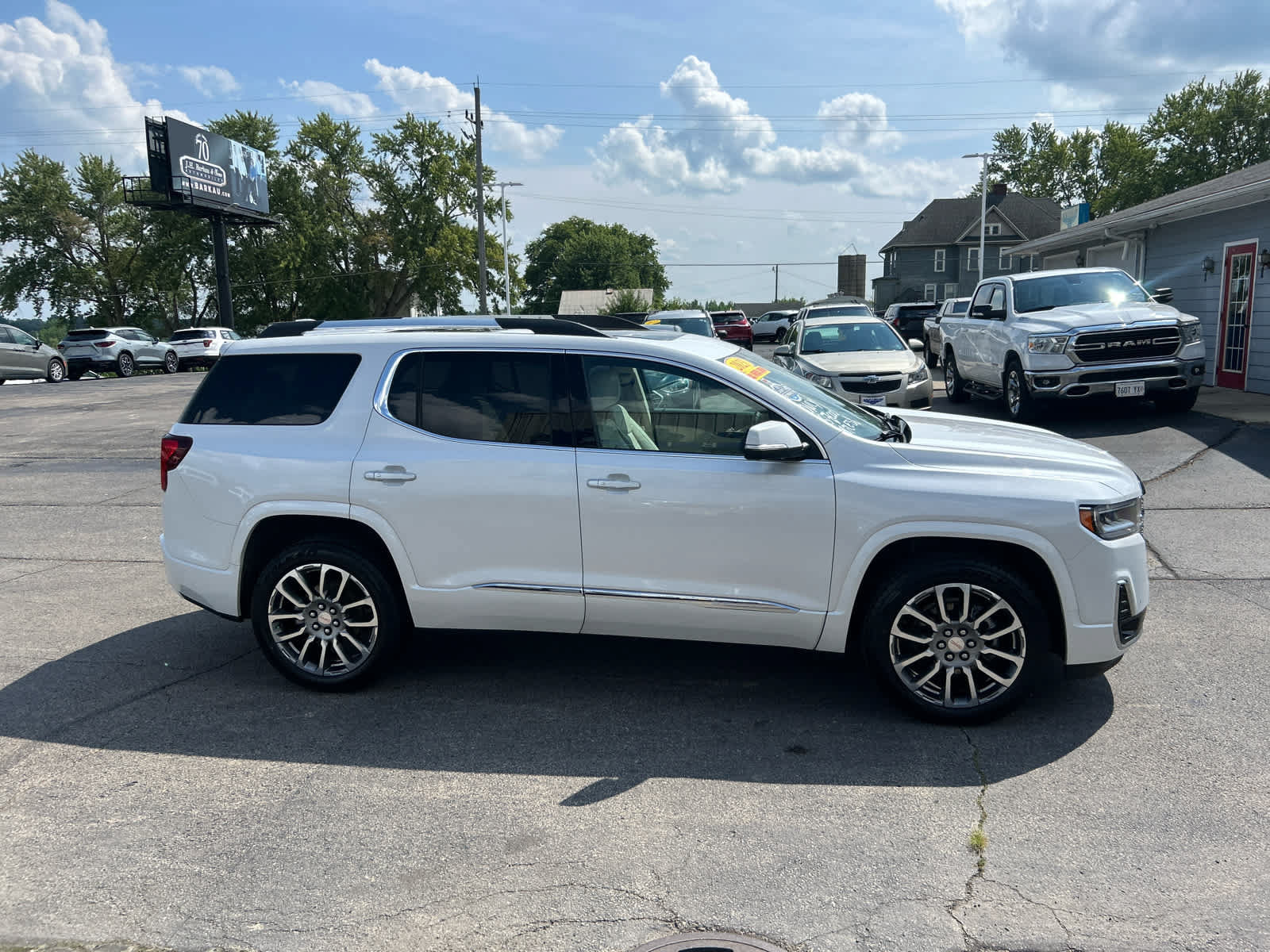 Used 2023 GMC Acadia Denali w/ Denali Ultimate Package AWD/4WD image 8