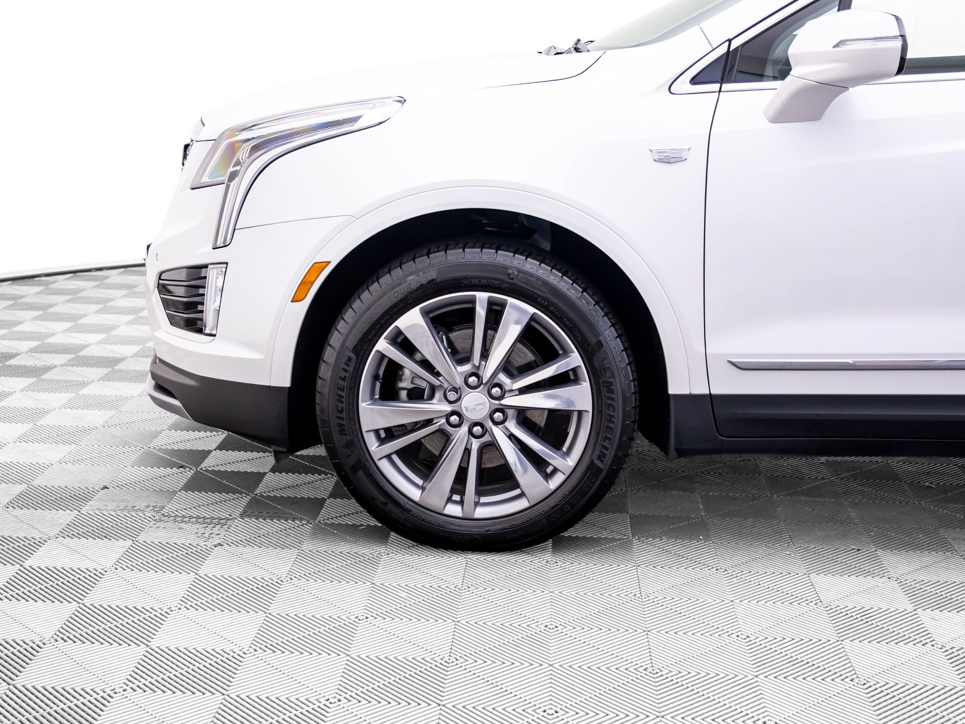 Certified 2025 Cadillac XT5 Premium Luxury AWD/4WD image 38