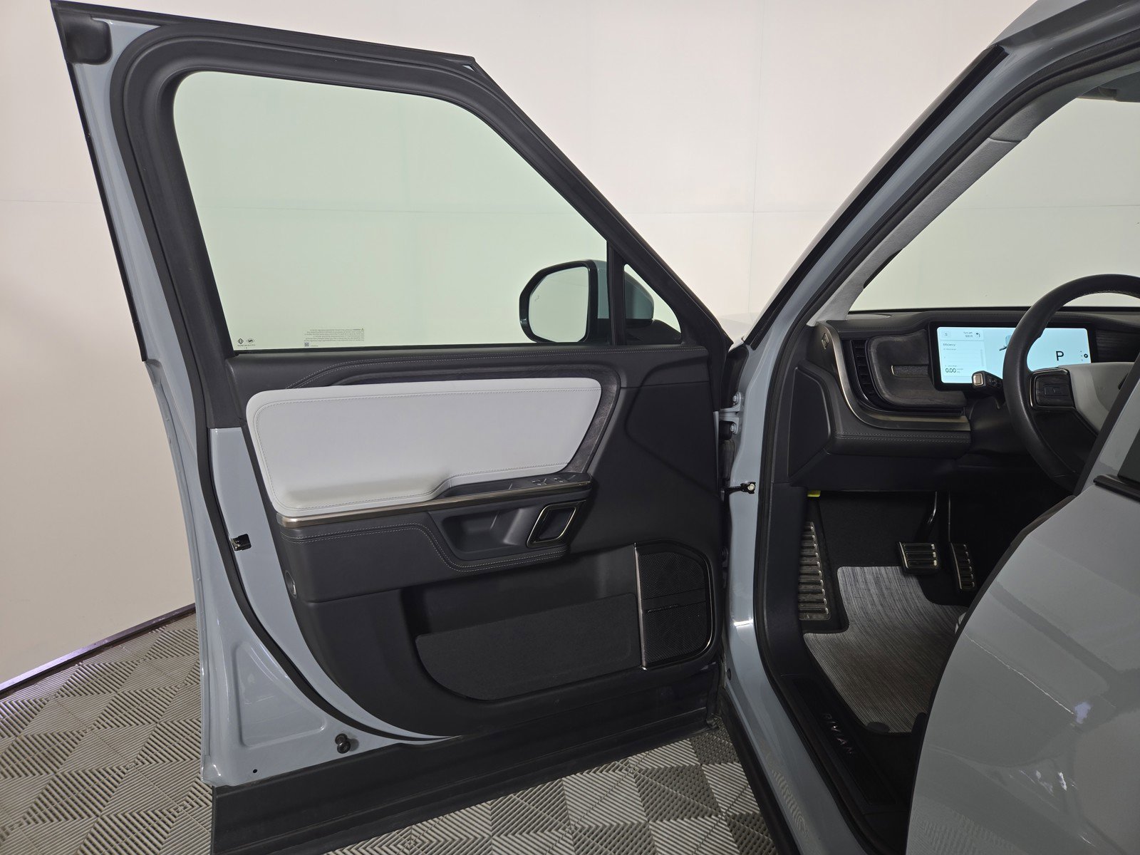 Used 2023 Rivian R1T Adventure AWD/4WD image 16
