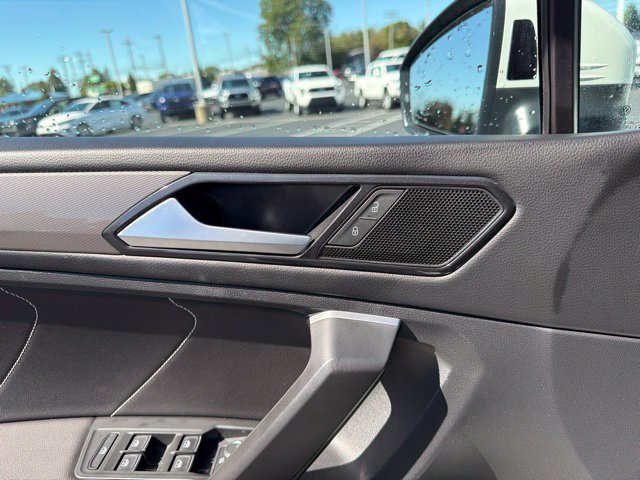 Used 2024 Volkswagen Tiguan SE AWD/4WD image 19