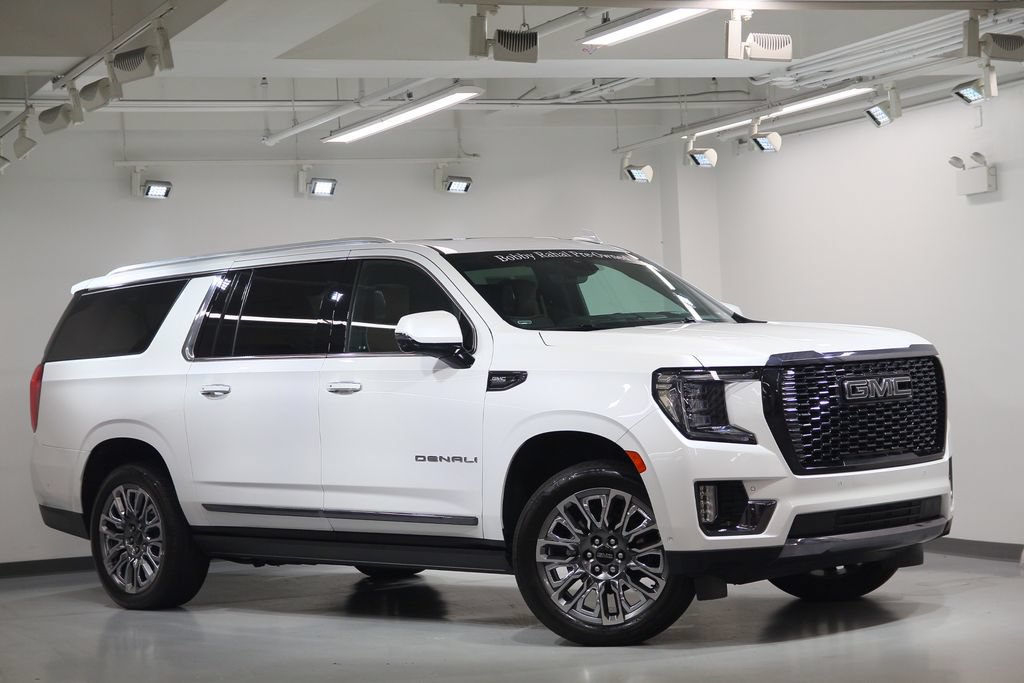 Used 2023 GMC Yukon XL Denali Ultimate AWD/4WD image 7