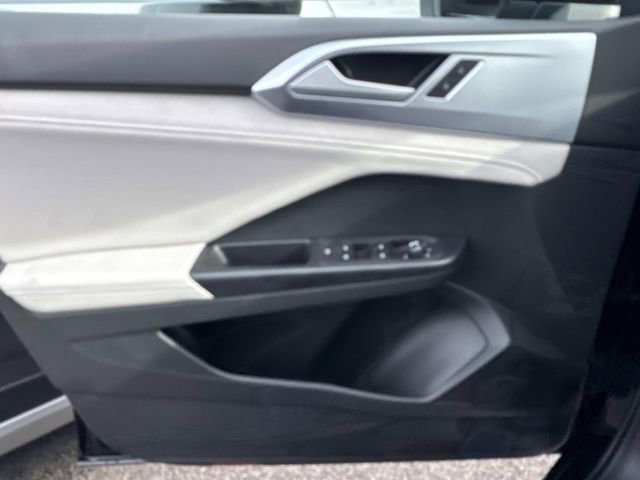 New 2025 Volkswagen Taos SE image 5