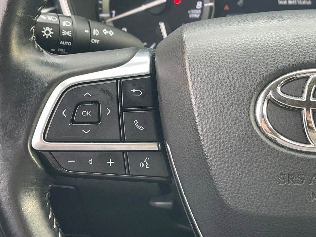 Used 2021 Toyota Highlander XLE AWD/4WD image 20