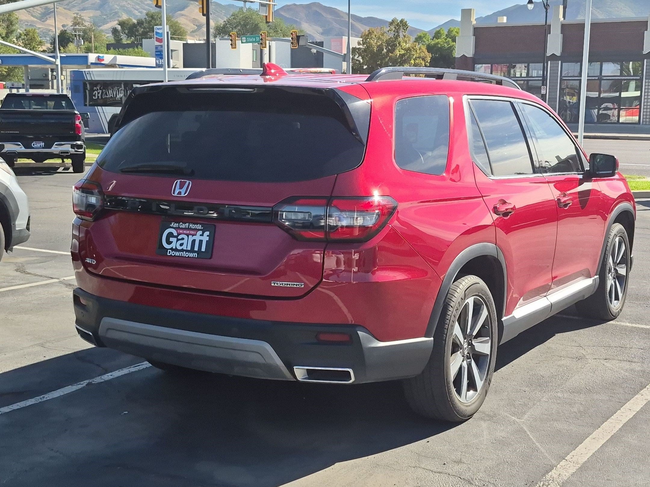 Used 2024 Honda Pilot Touring image 3