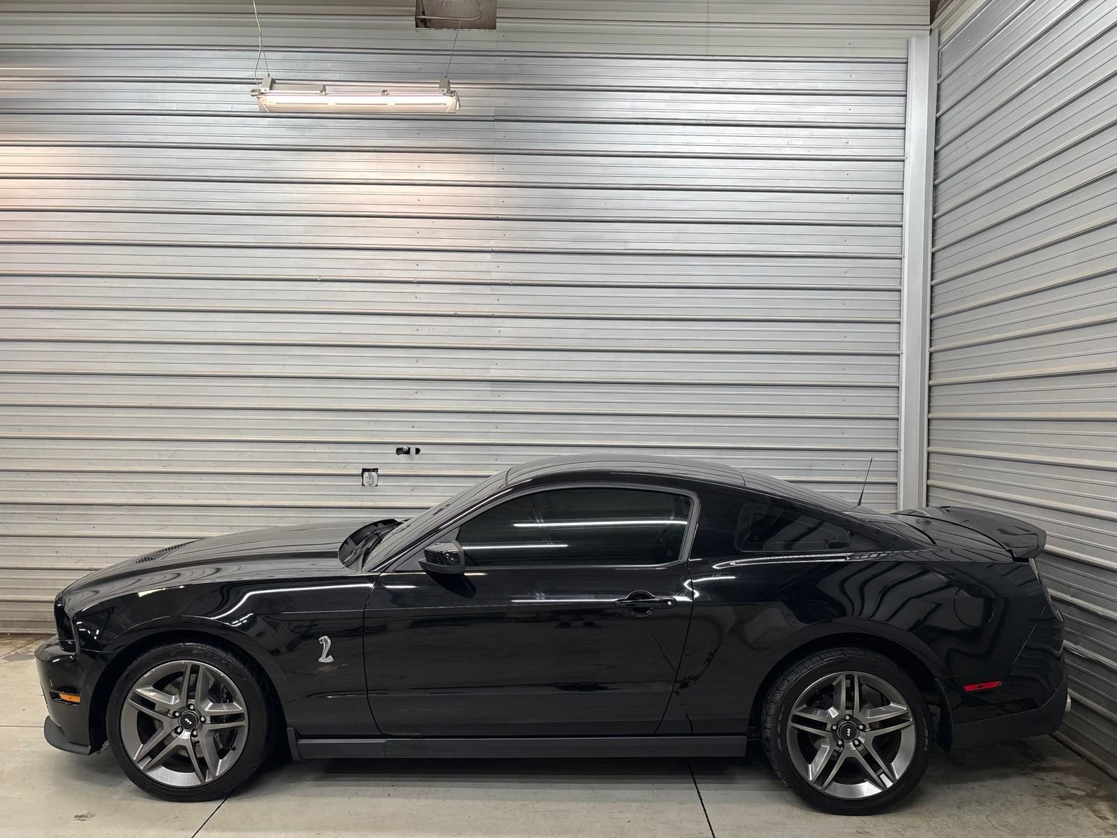 Used 2010 Ford Mustang Shelby GT500 RWD image 8