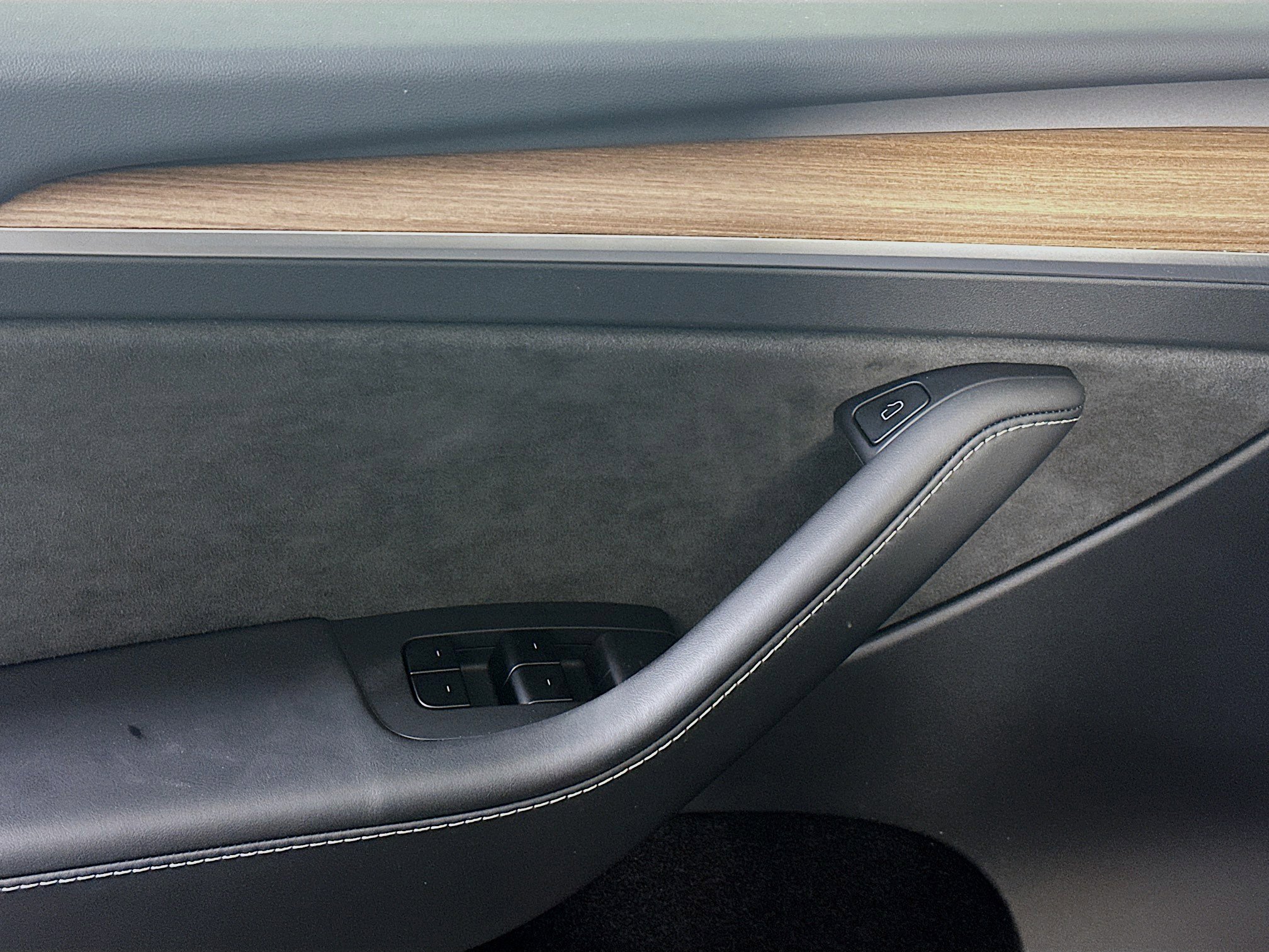 Used 2025 Tesla Model Y Long Range image 15