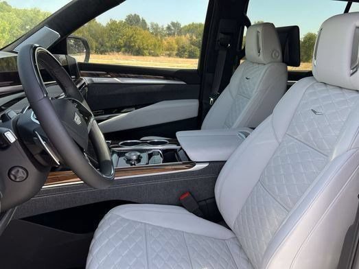 New 2026 Cadillac Escalade ESV Platinum Sport w/ LPO, ONYX Package AWD/4WD image 21