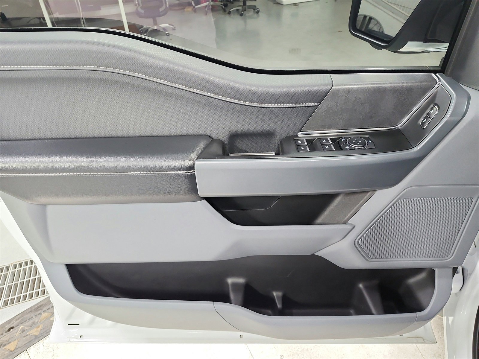 Used 2024 Ford F150 XLT w/ Equipment Group 302A MID image 32