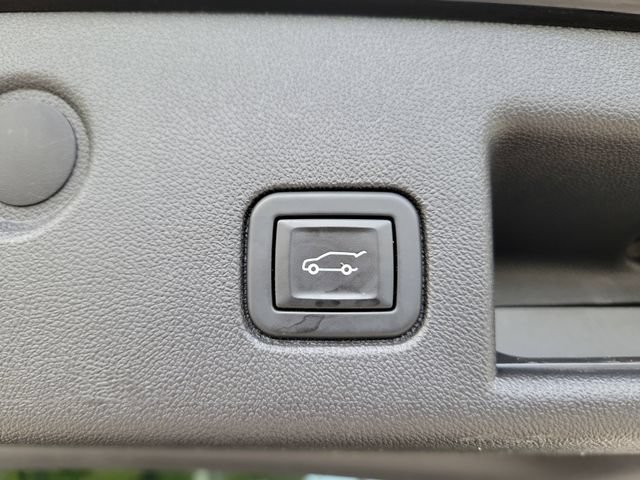 Certified 2023 Chevrolet Equinox RS w/ RS Leather Package FWD image 10