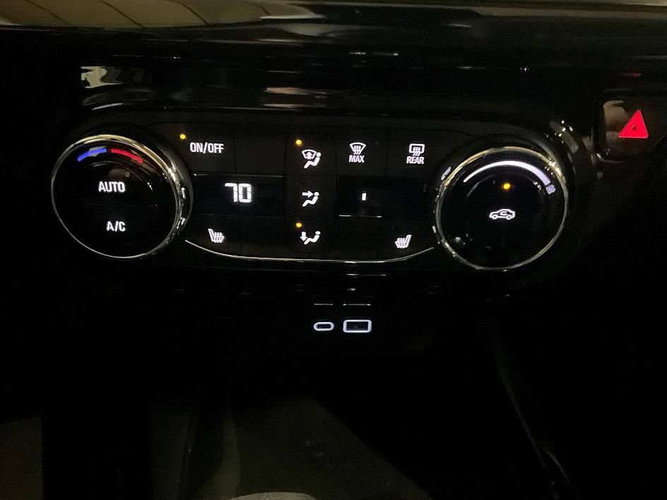 Used 2024 Chevrolet Trax ACTIV w/ Sunroof Package image 22