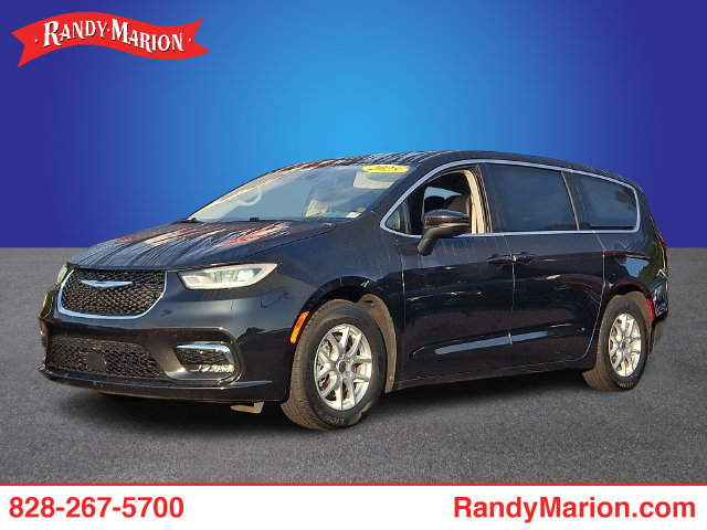 Used 2023 Chrysler Pacifica Touring-L FWD image 1