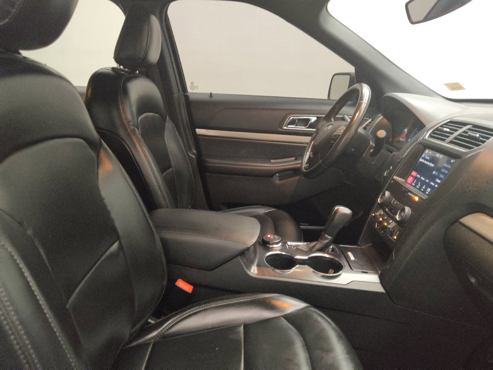 Used 2019 Ford Explorer XLT w/ Equipment Group 202A AWD/4WD image 21