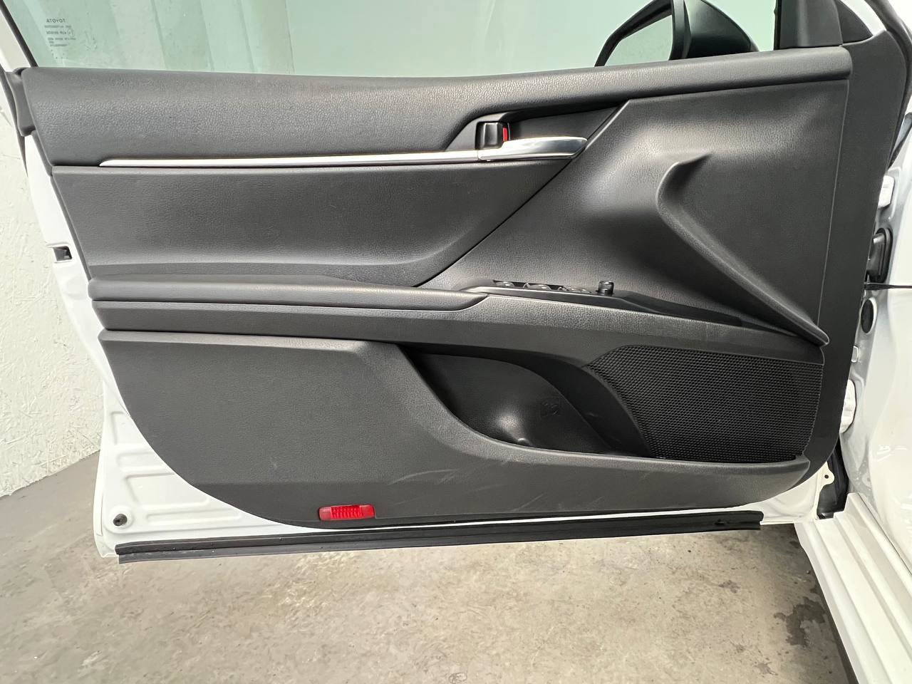 Used 2018 Toyota Camry XSE image 7