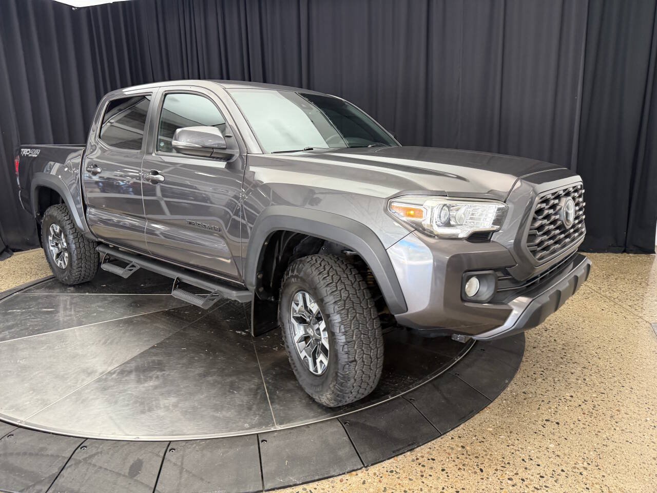Used 2020 Toyota Tacoma TRD Off-Road w/ Technology Package AWD/4WD image 12