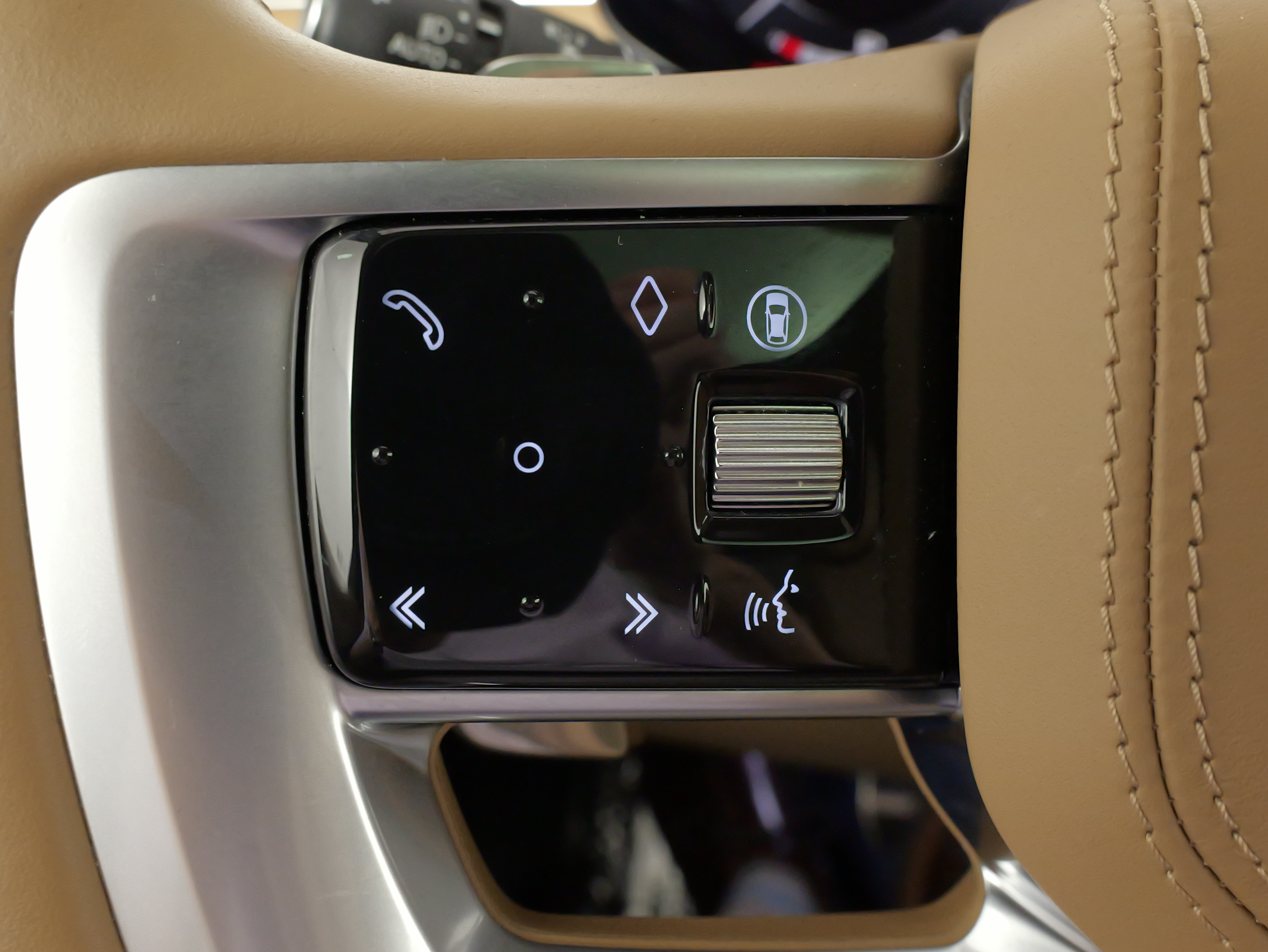 Used 2025 Land Rover Range Rover Long Wheelbase SE AWD/4WD image 50