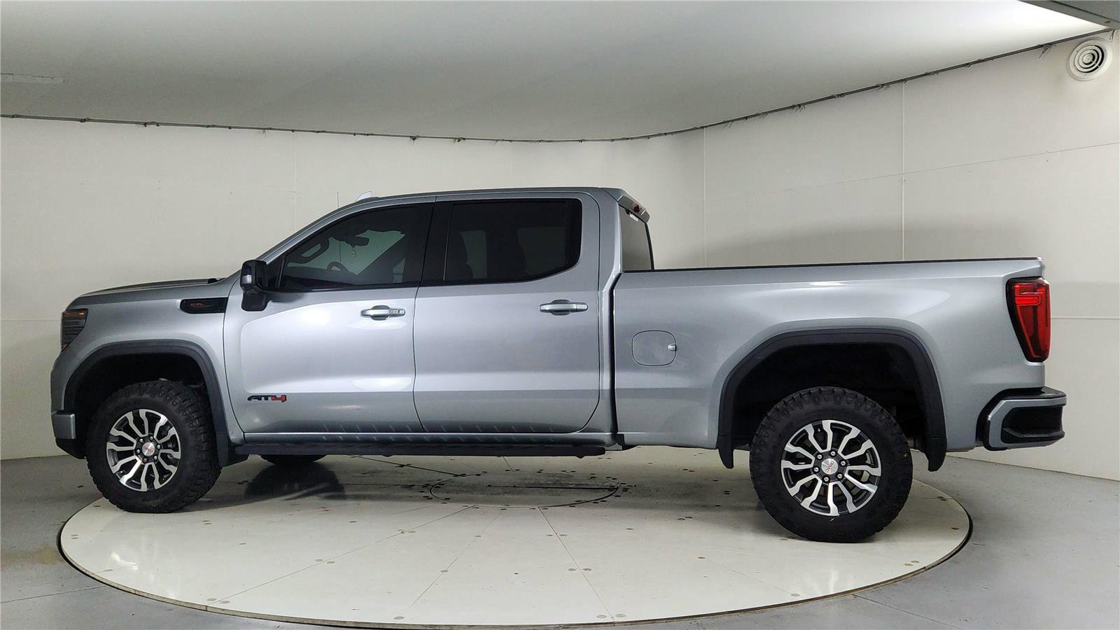 Used 2023 GMC Sierra 1500 AT4 w/ Technology Package image 4