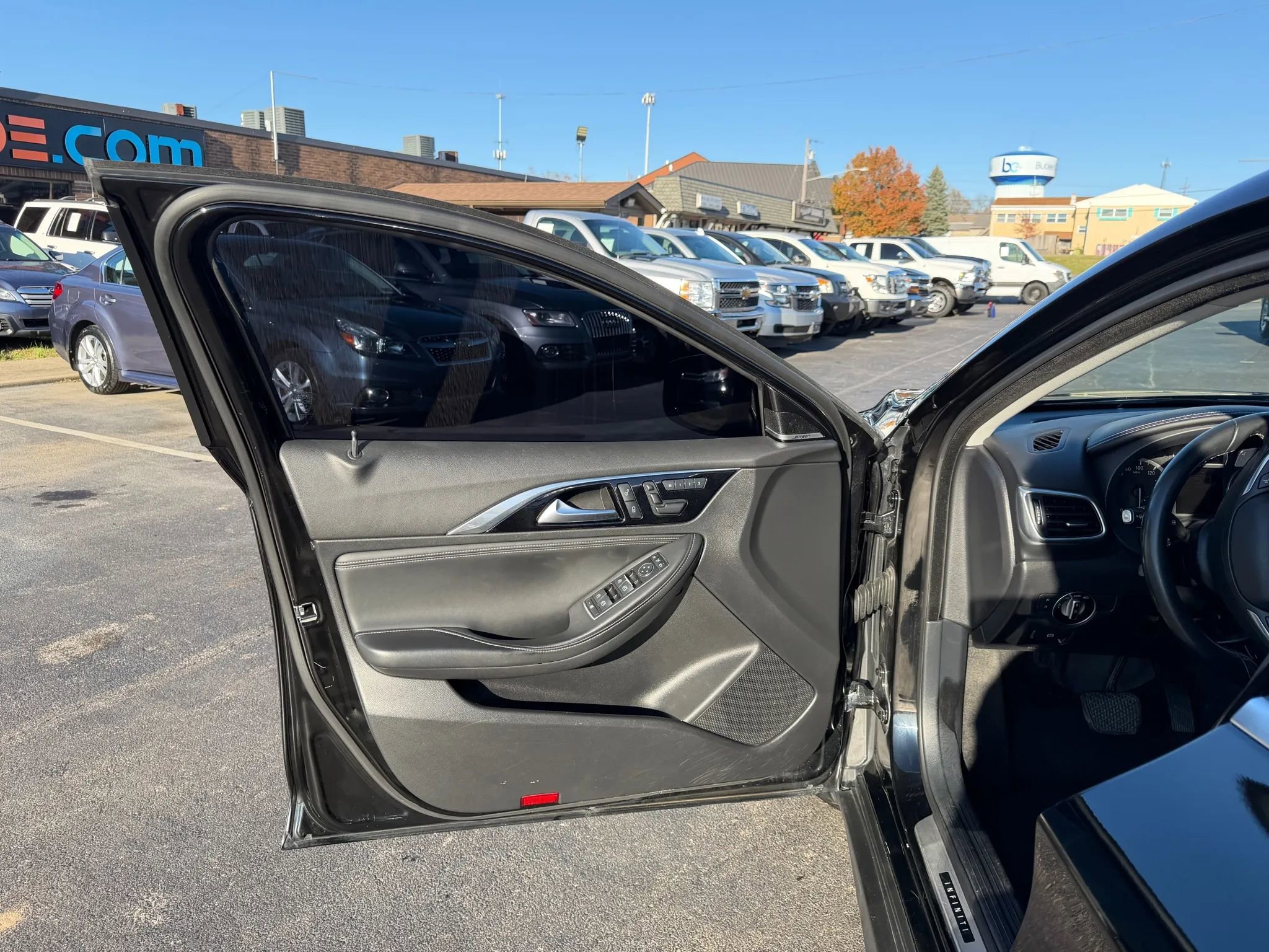 Used 2018 INFINITI QX30 Premium w/ Navigation Package image 31