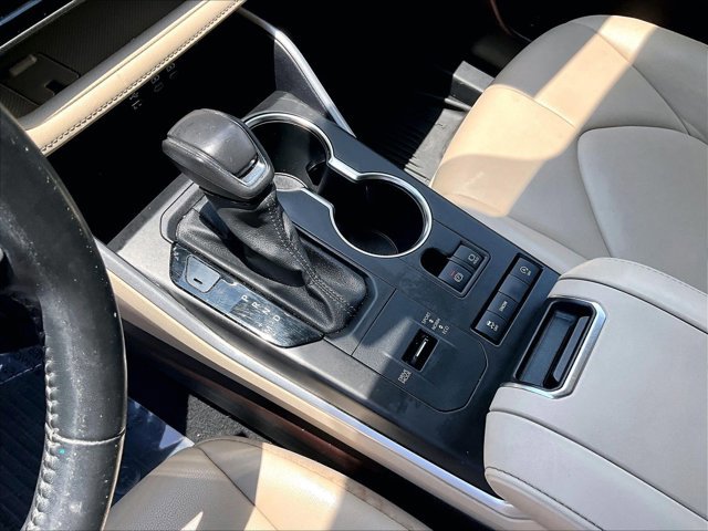 Used 2022 Toyota Highlander XLE FWD image 15