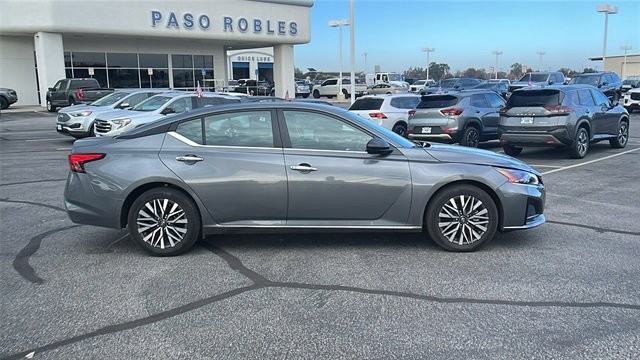 Used 2025 Nissan Altima 2.5 SV image 2